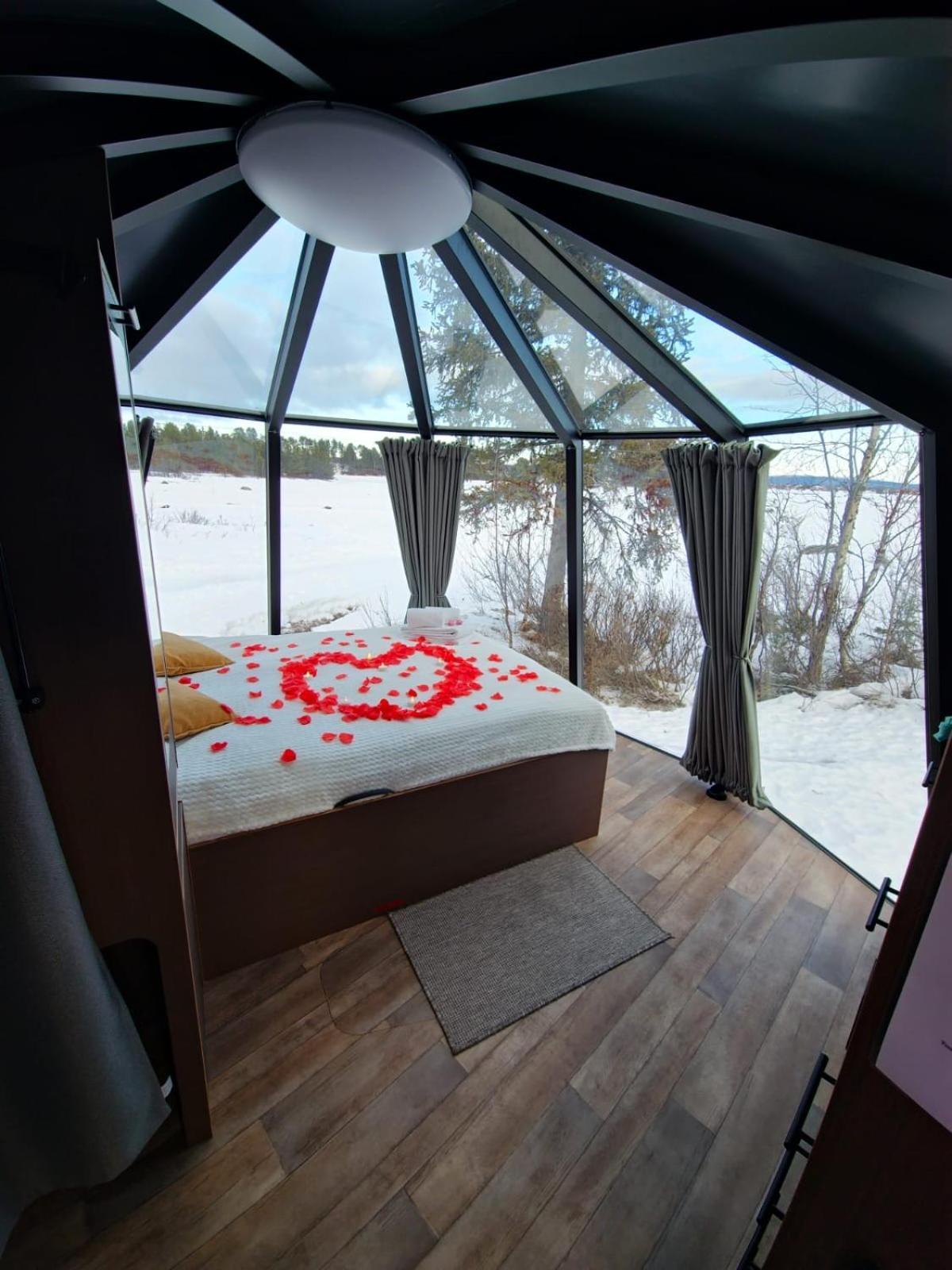 Aurora River Camp Glass Igloos & Cabins Kiruna Exterior foto